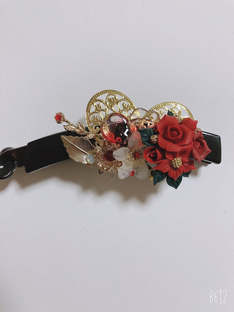 秘密の合図　ハンドメイド　スワロフスキー　バナナクリップ