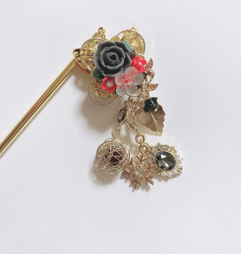 手を伸ばせば夢の時間　ハンドメイド　スワロフスキー　かんざし