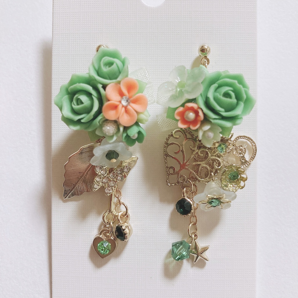 物語の1ページ　ハンドメイド　スワロフスキー　ピアス