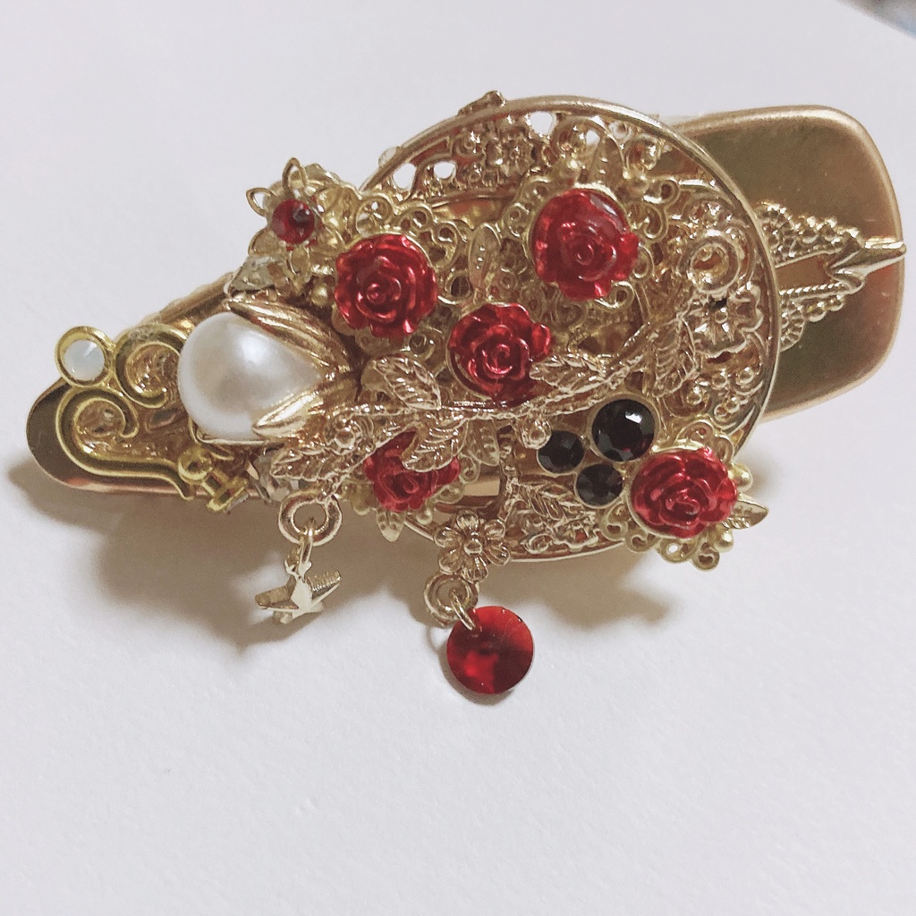 紅々に恋心　ハンドメイド　スワロフスキー　ヘアクリップ