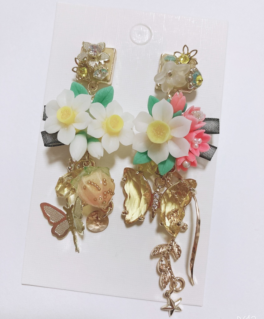 スイセン　ハンドメイド　スワロフスキー　ピアス　ぴ