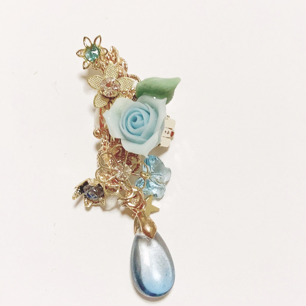 近未来の甘美　ハンドメイド　スワロフスキー　イヤーカフ