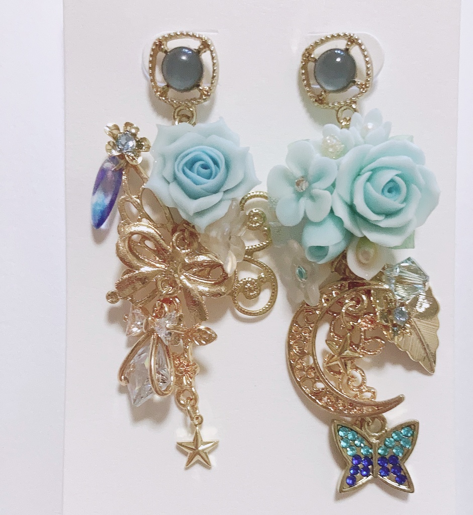 tired heart ハンドメイド　スワロフスキー　ピアス