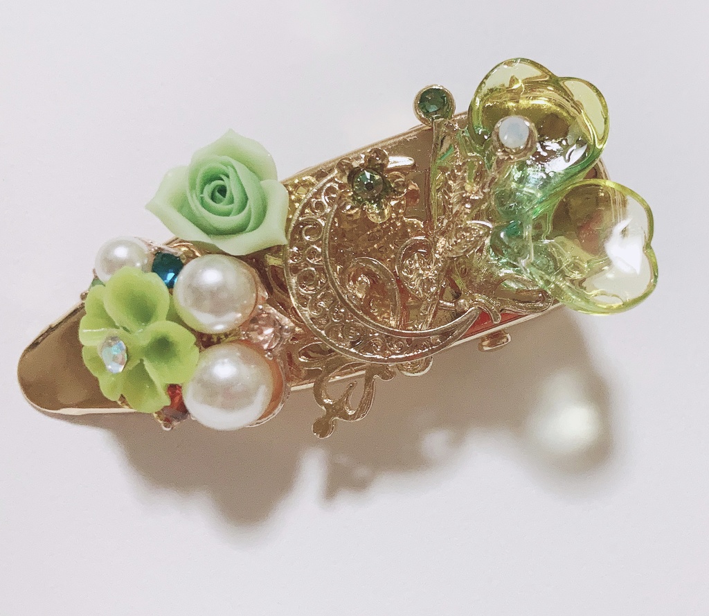 addicted to you ハンドメイド  スワロフスキー  ヘアクリップ