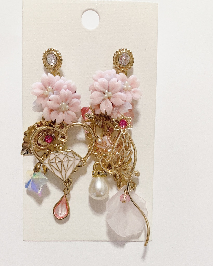 幸福の花弁　ハンドメイド　スワロフスキー　ピアス