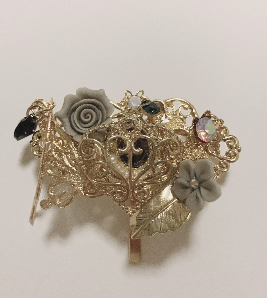 flower shower ハンドメイド　スワロフスキー　ポニーフック