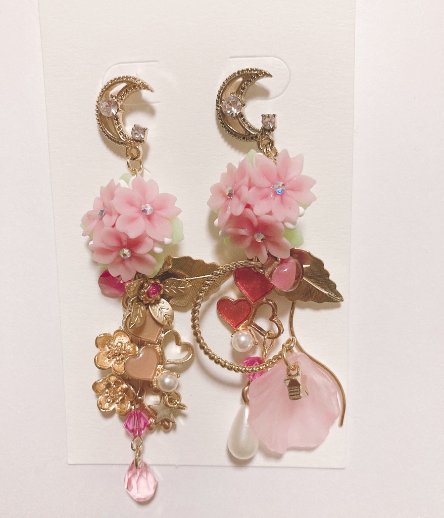 Qualia flower ハンドメイド　ピアス　スワロフスキー