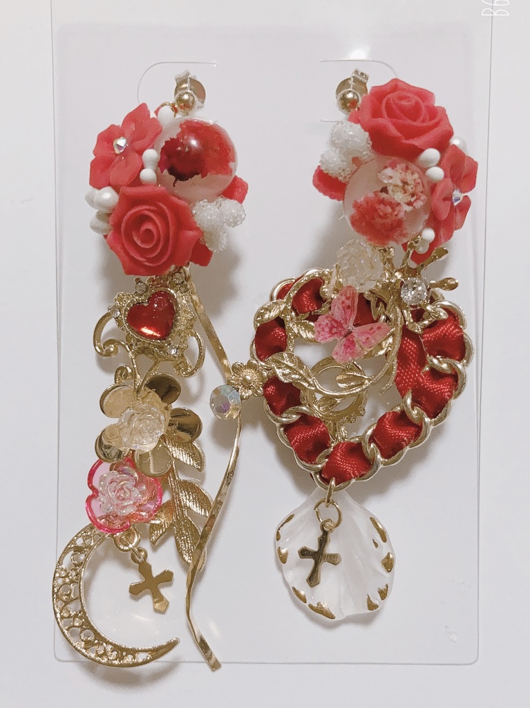 Dream in ハンドメイド　スワロフスキー　樹脂薔薇　薔薇ピアス