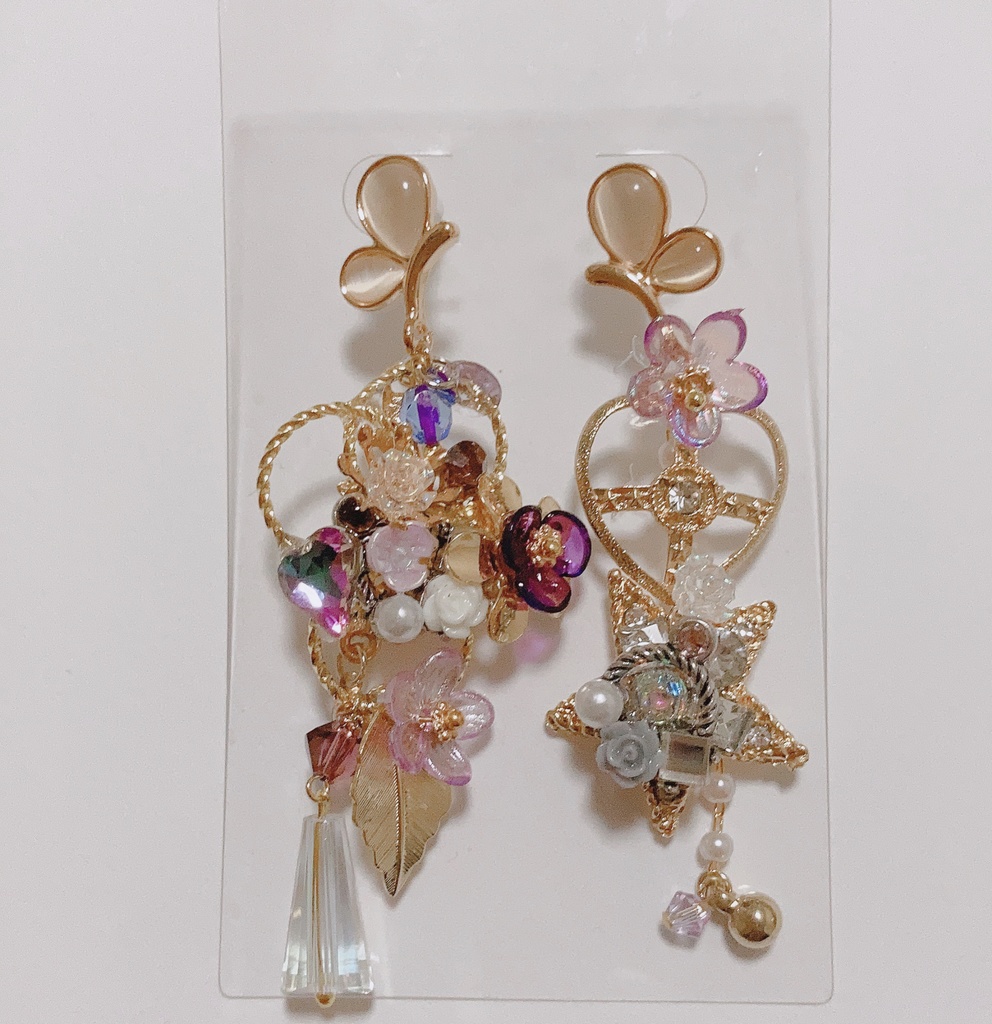 おめでとうを言う権利　ハンドメイド　スワロフスキー　薔薇ピアス