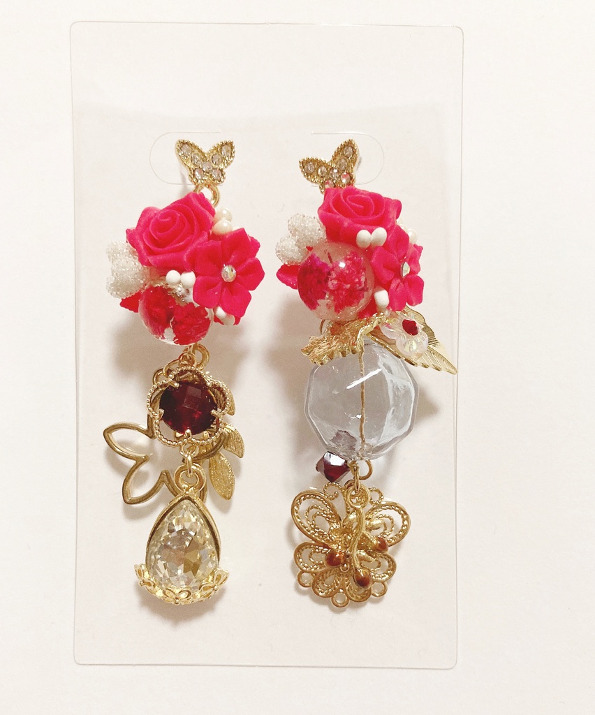 Penetrate ハンドメイド　スワロフスキー　薔薇ピアス