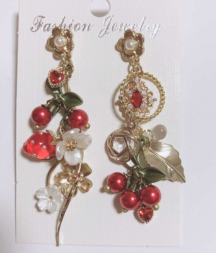 恋が幻　ハンドメイドピアス　いちごピアス