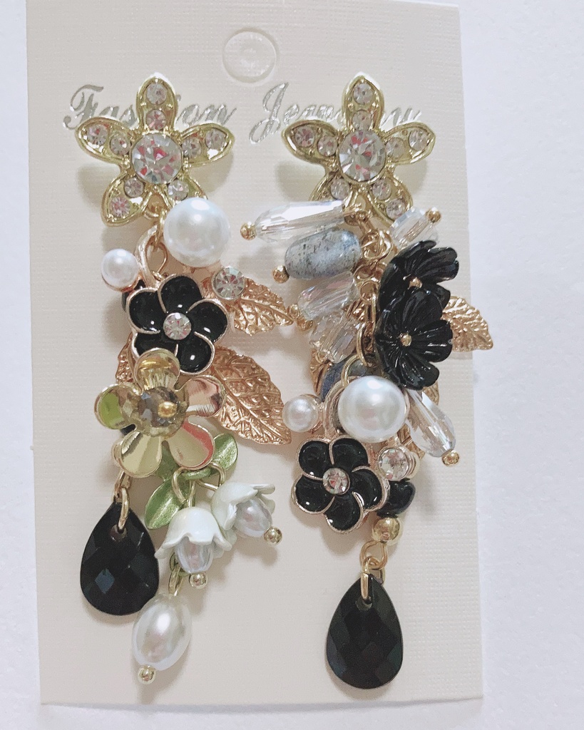 煌めきを風に乗せて　ハンドメイド　エスニックピアス　天然石ピアス