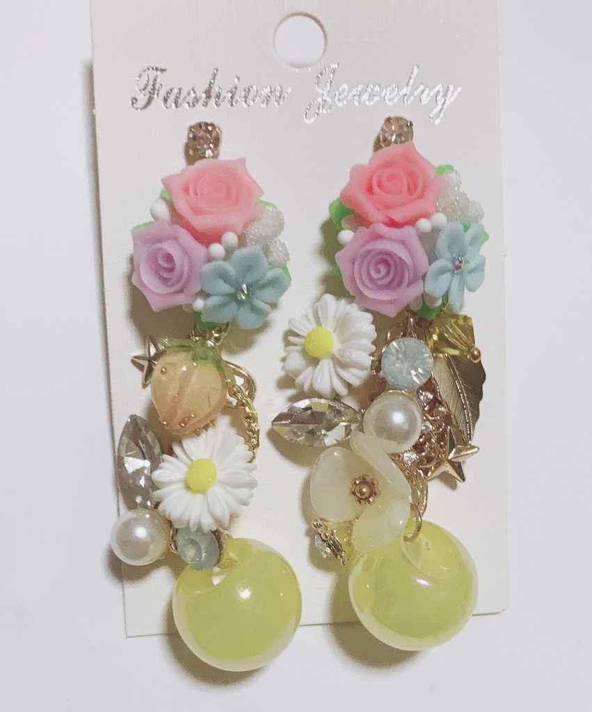 無意識にスポットライト　薔薇ピアス　メルヘンピアス