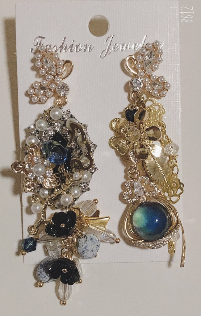 Precious flower ボタンピアス　天然石ピアス