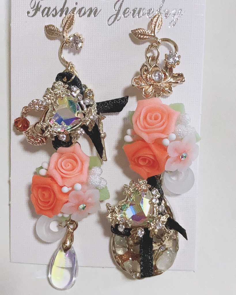 悲しいほどにアイドル　薔薇ピアス　大ぶりアクセサリー