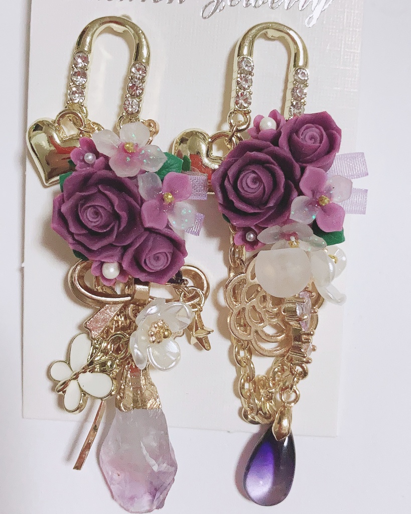 先走る感情で　薔薇ピアス　チェーンピアス