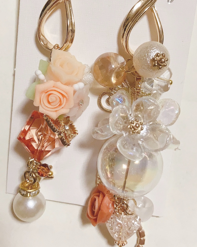 魔法の言葉　薔薇ピアス　ガラスピアス　大ぶりアクセサリー　チェーンピアス