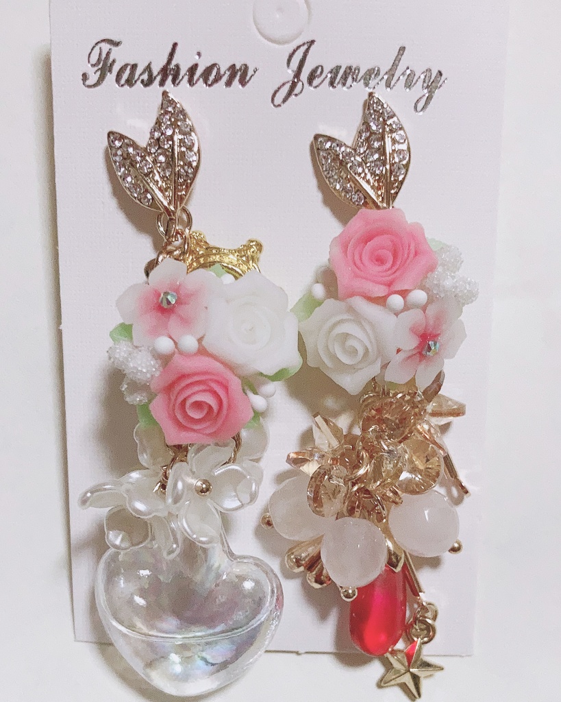 束の間の花　薔薇ピアス　ガラスピアス　ビーズピアス