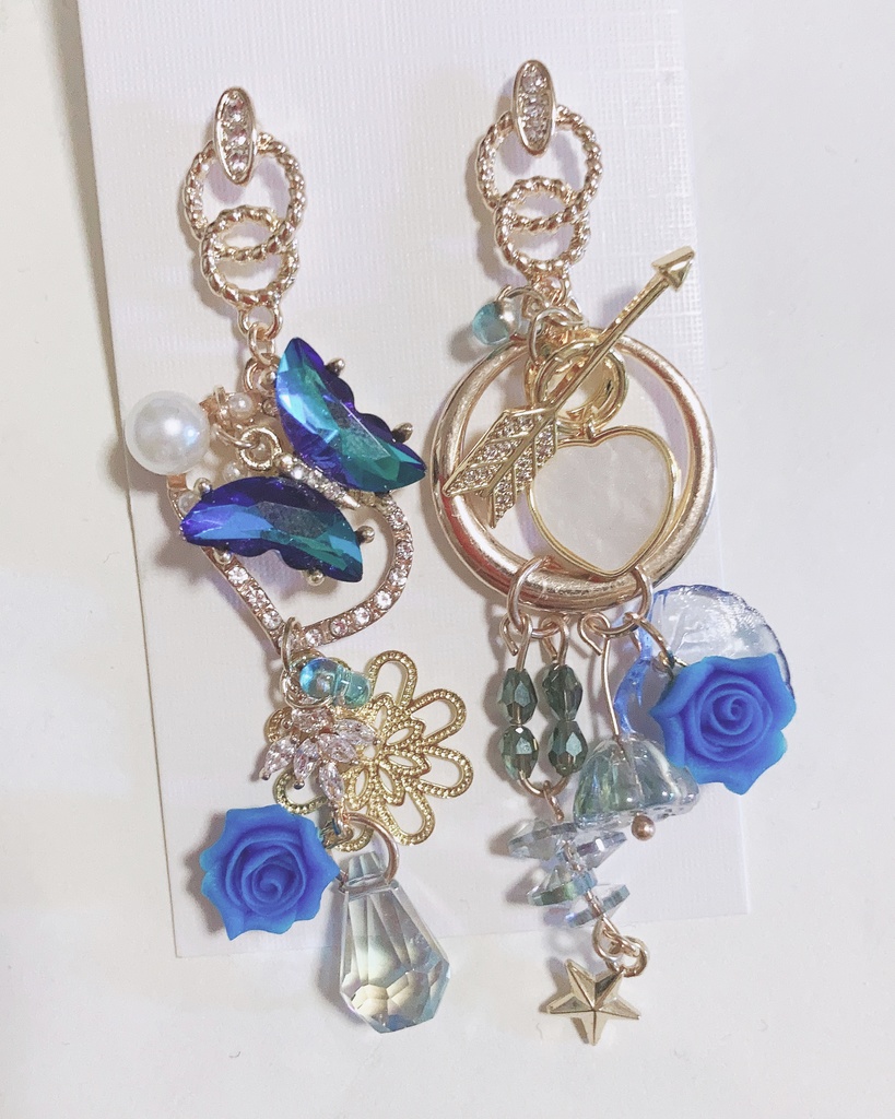 美しい世界　薔薇ピアス　ビーズピアス　大ぶりアクセサリー