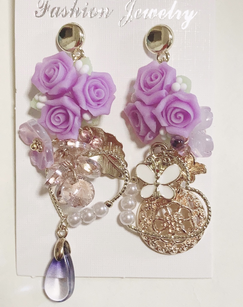 未来に幸あれ　薔薇ピアス　ボタンピアス　大ぶりアクセサリー