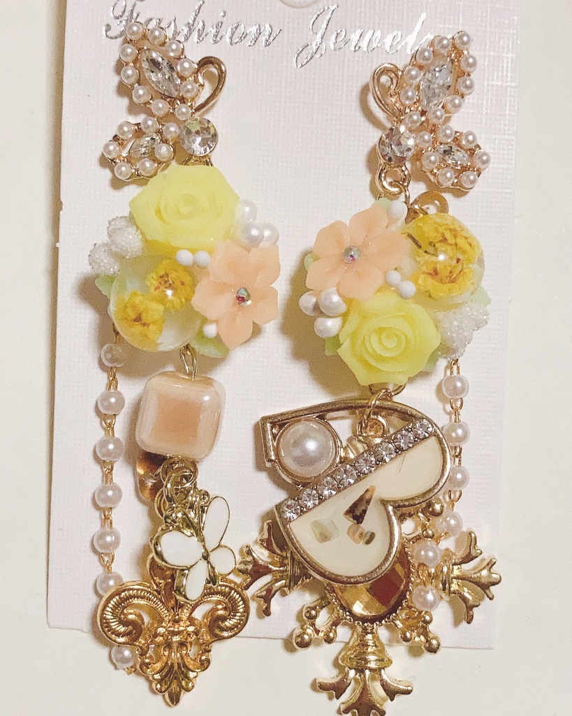 幸せは重なる　薔薇ピアス　ボタンピアス　ファルファーレピアス
