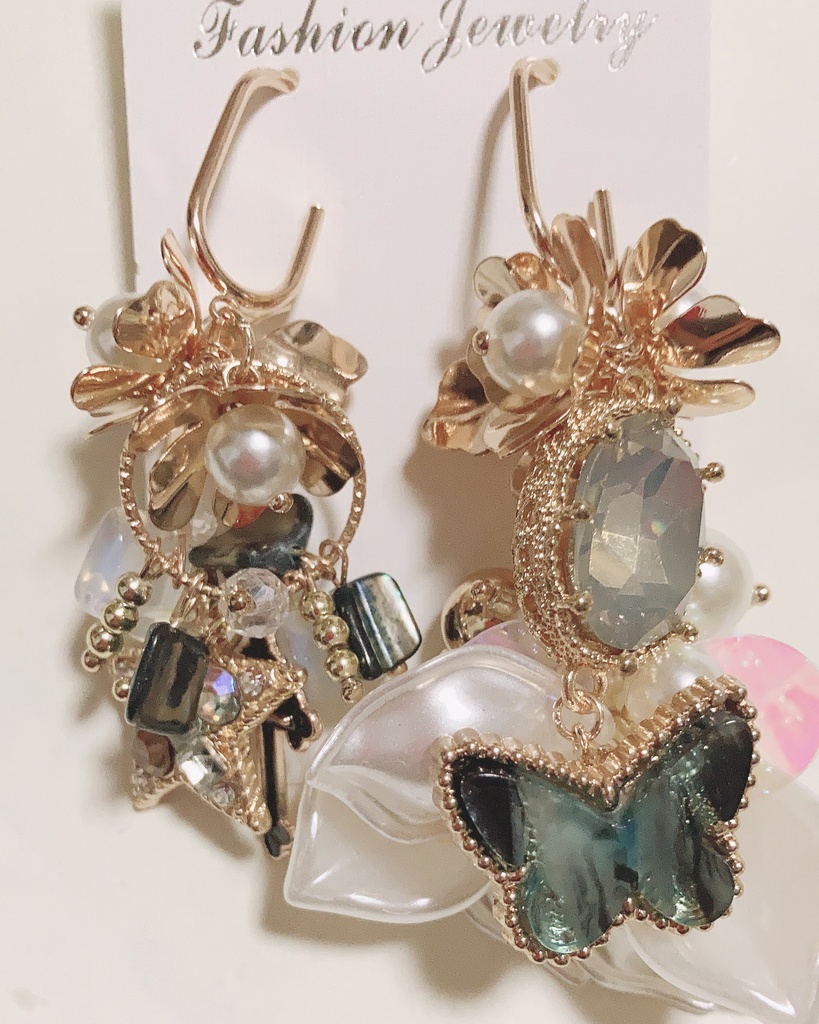 幸福を比喩する　タッセルピアス　ゴージャスピアス　ジャラジャラピアス