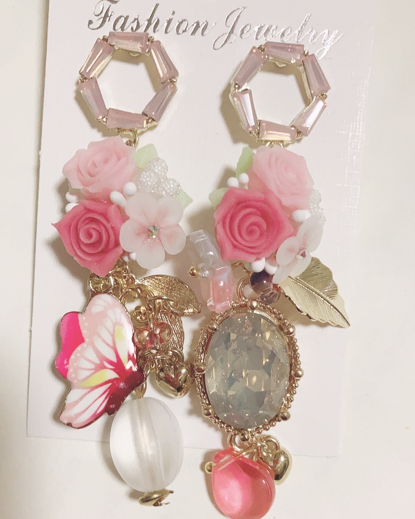 ハニカミを数えて　薔薇ピアス　ジャラジャラピアス　大ぶりアクセサリー