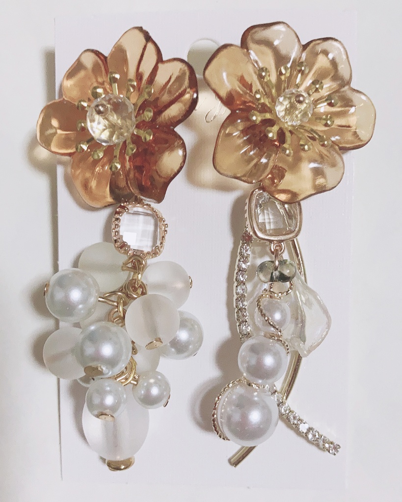 カラメル　大ぶりピアス　ジャラジャラピアス　ゴージャスピアス