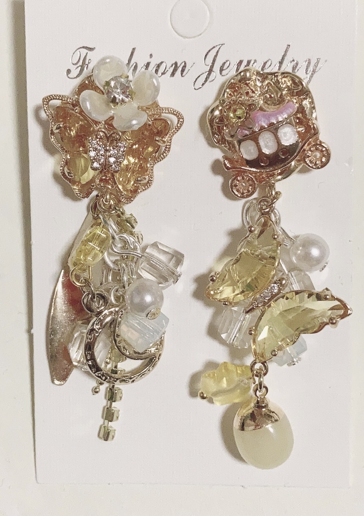 Jewel ゆめかわピアス　ジャラジャラピアス　大ぶりアクセサリー