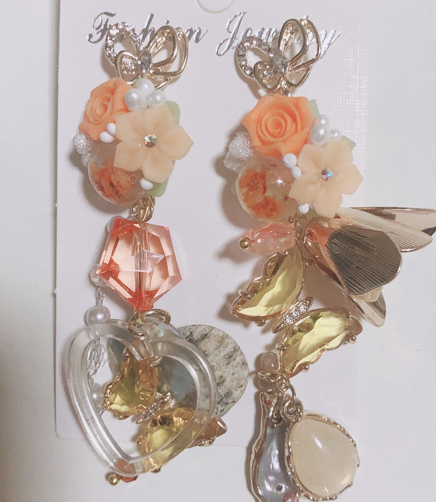 輝く星に咲く華　薔薇ピアス　ジャラジャラピアス　ゴージャスピアス