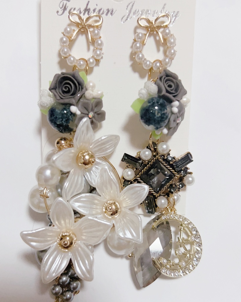 重たく深い　薔薇ピアス　ロングピアス　ゴージャスピアス　ゆめかわピアス