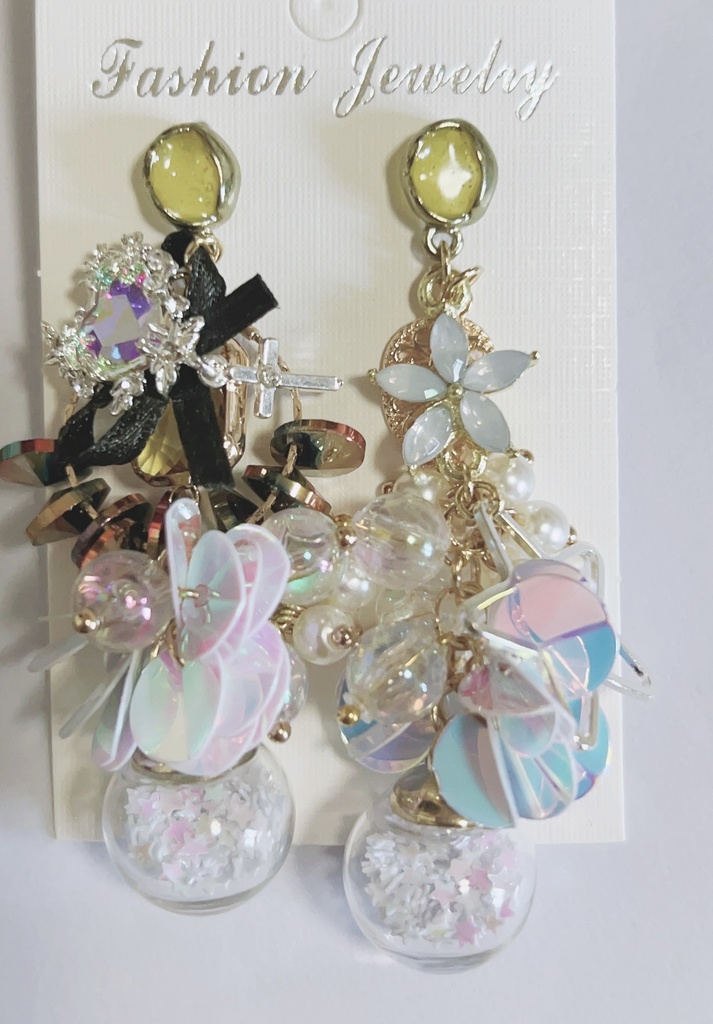 happy ロングピアス　ジャラジャラピアス　ゴージャスピアス