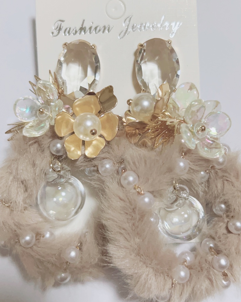 peach hip ファーピアス　フープピアス　ゆめかわピアス