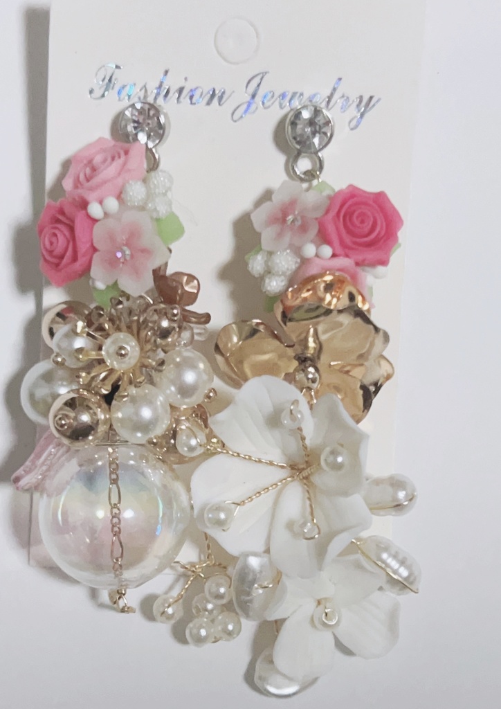 陰まで可愛い　薔薇ピアス　ロングピアス　ゴージャスピアス