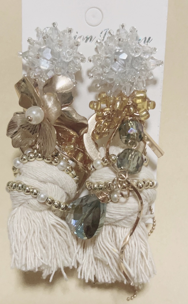 コトノハ　タッセルピアス　ロングピアス　ゴージャスピアス