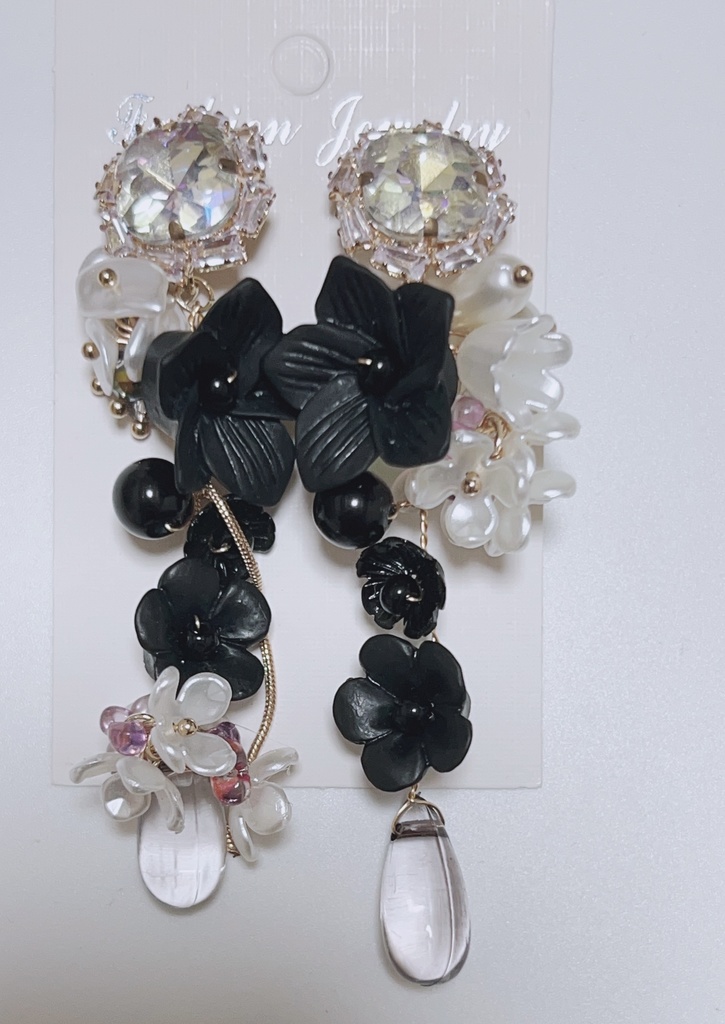 happyendの前置き　ハンドメイドピアス　ロングピアス　ゴージャスピアス