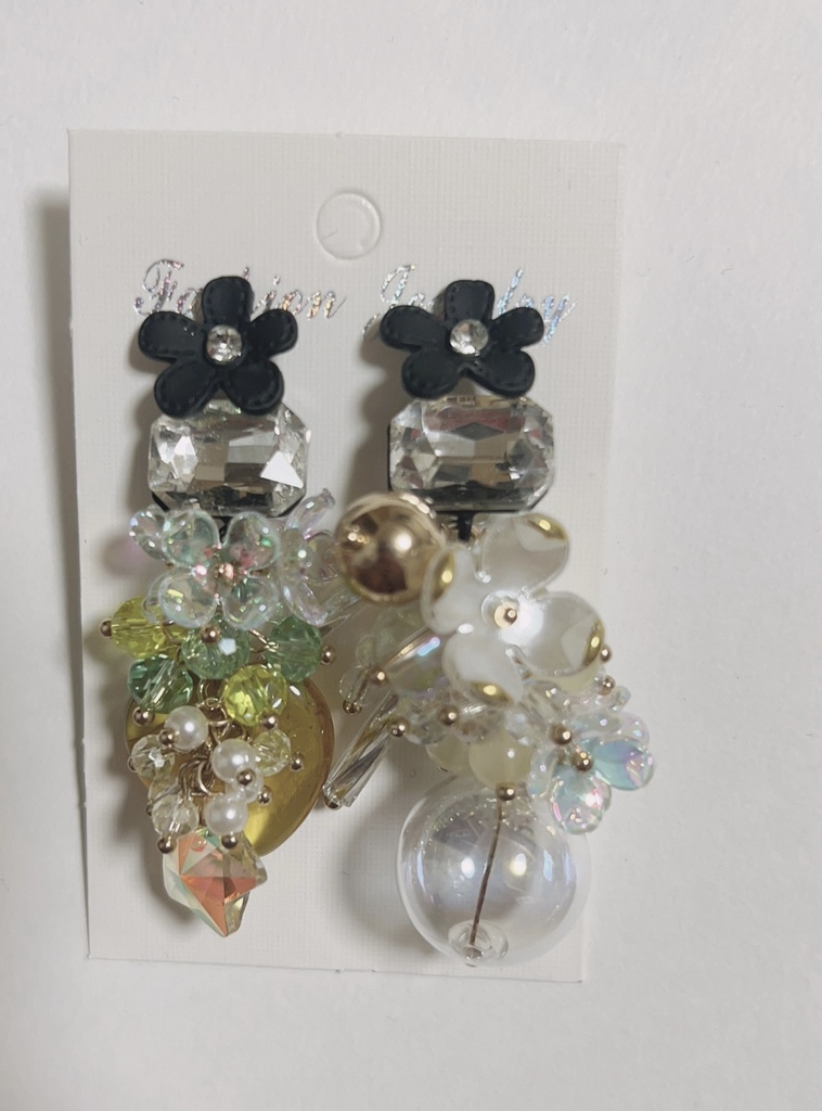 PUPPY LOVE ハンドメイドピアス　ロングピアス　ゴージャスピアス