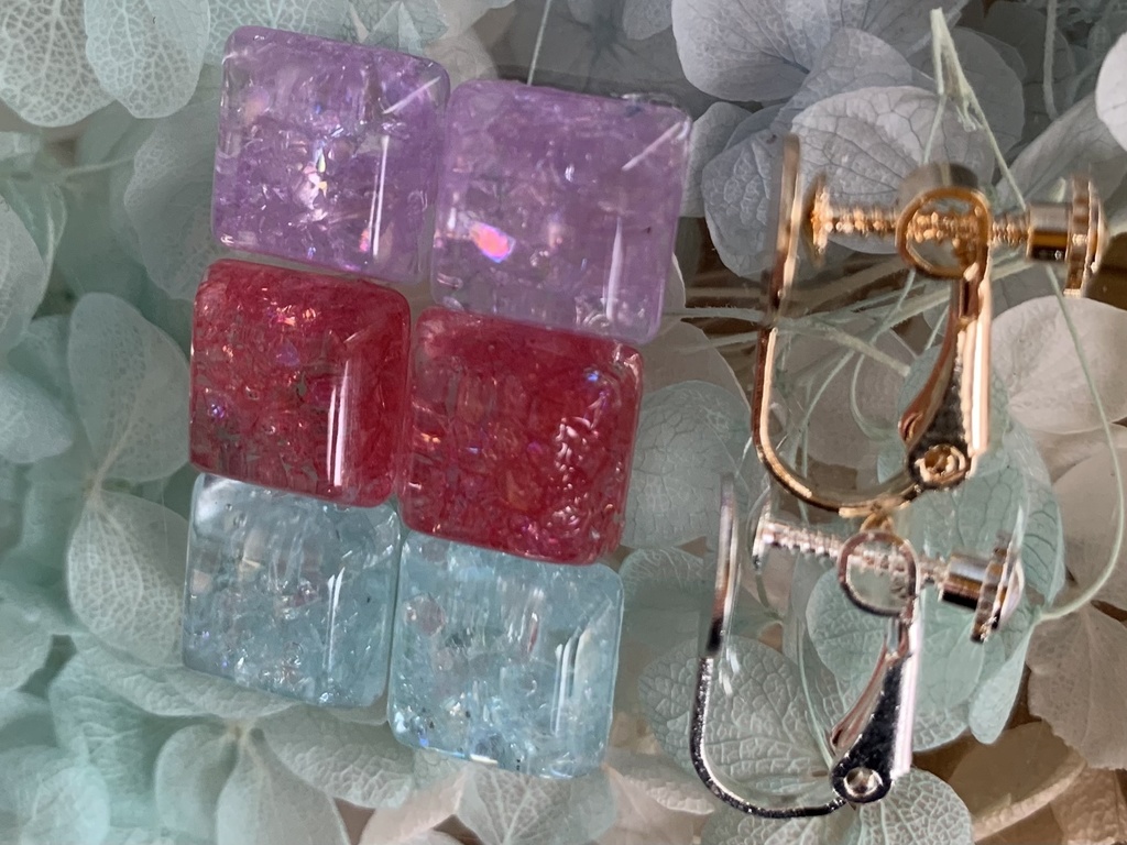 きらきら瞬く硝子の欠片イヤリング