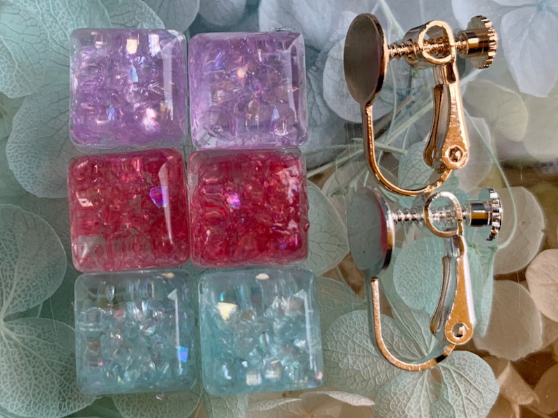 きらきら瞬く硝子の欠片イヤリング