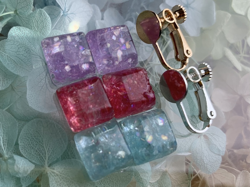 きらきら瞬く硝子の欠片イヤリング