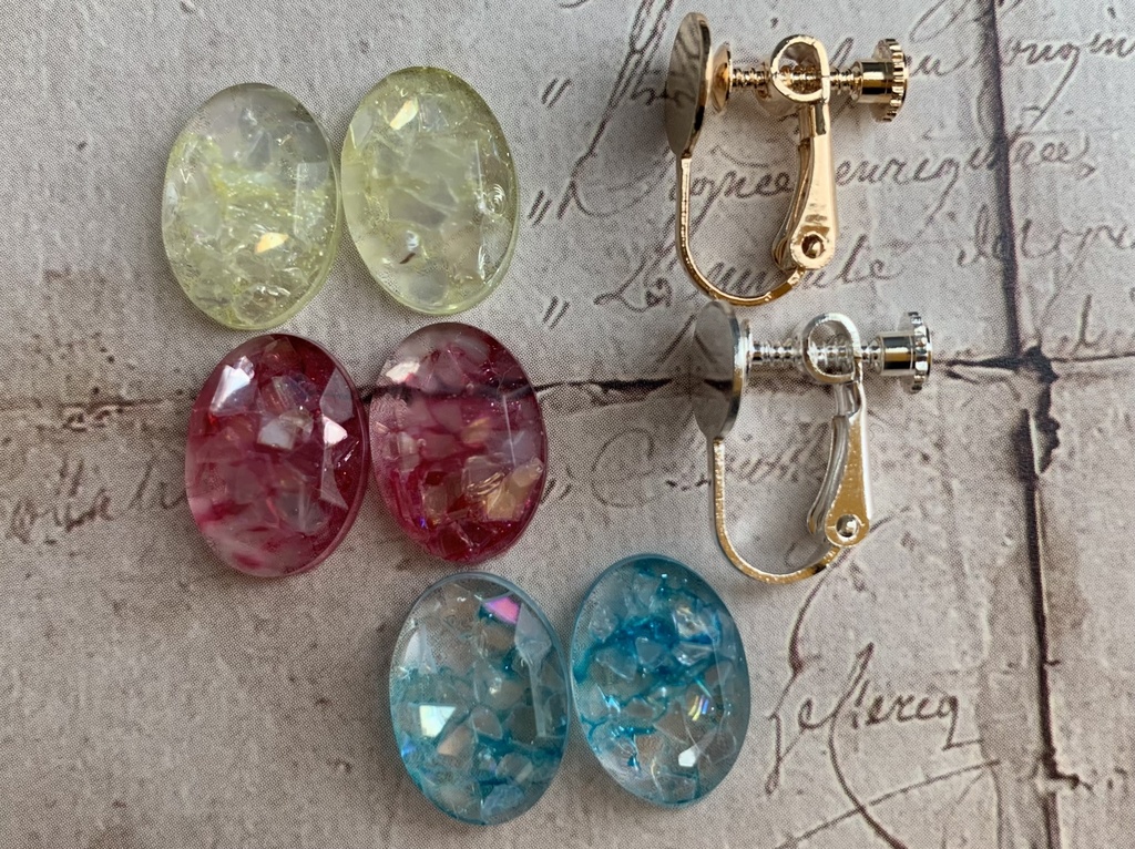 きらきら瞬く硝子の欠片イヤリング