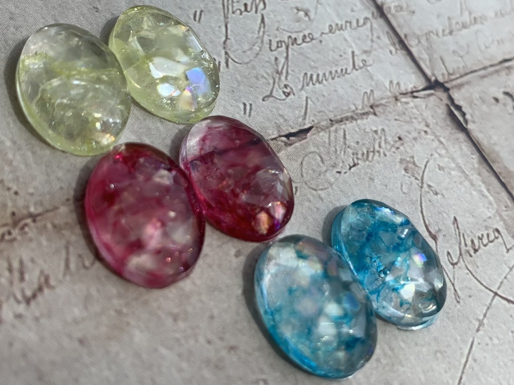 きらきら瞬く硝子の欠片イヤリング