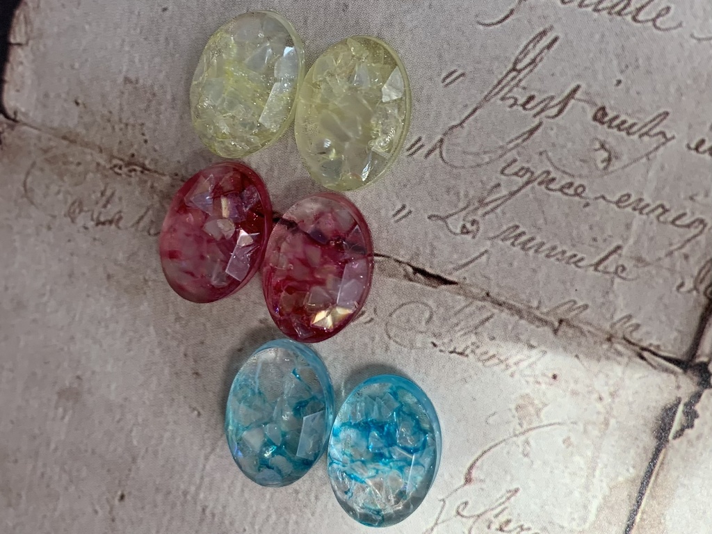 きらきら瞬く硝子の欠片イヤリング