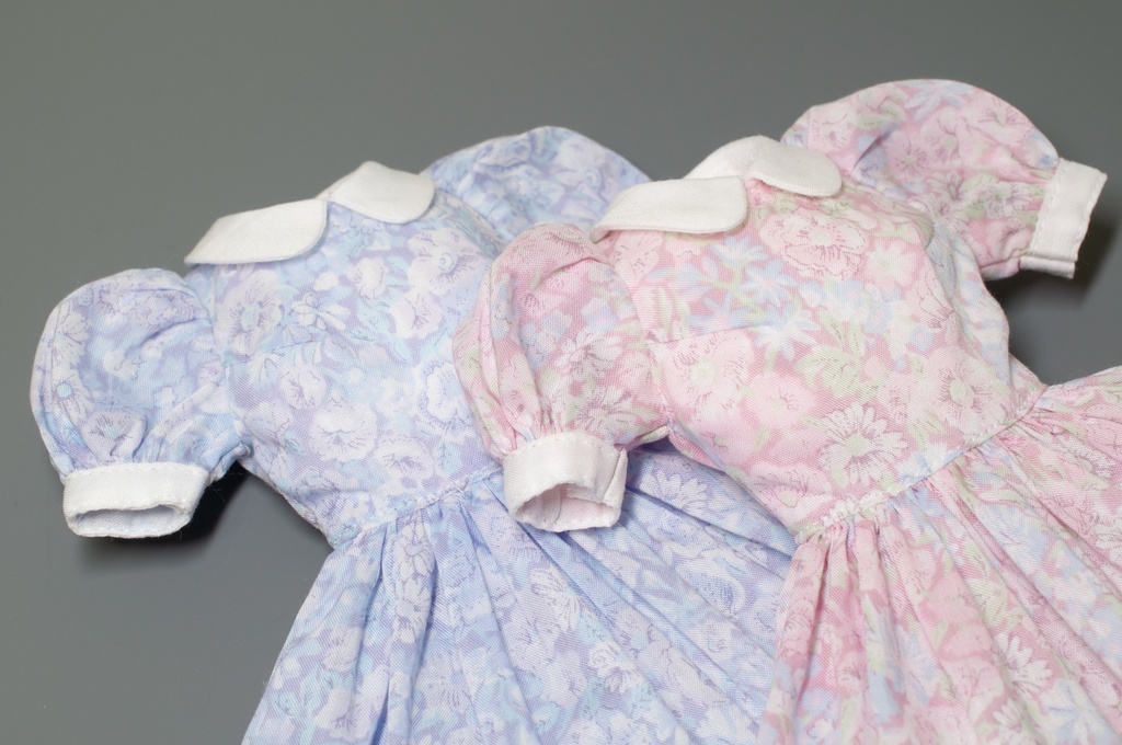 パフスリーブワンピース丸襟