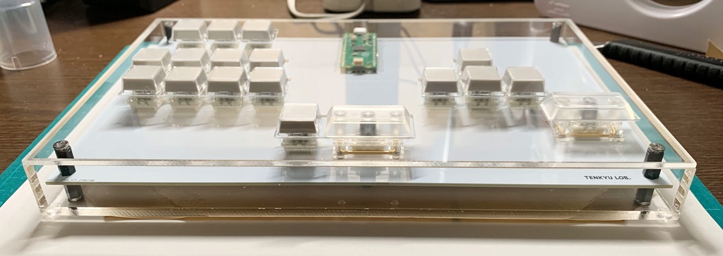 右移動ボタン仕様キーボード型レバーレスコントローラー