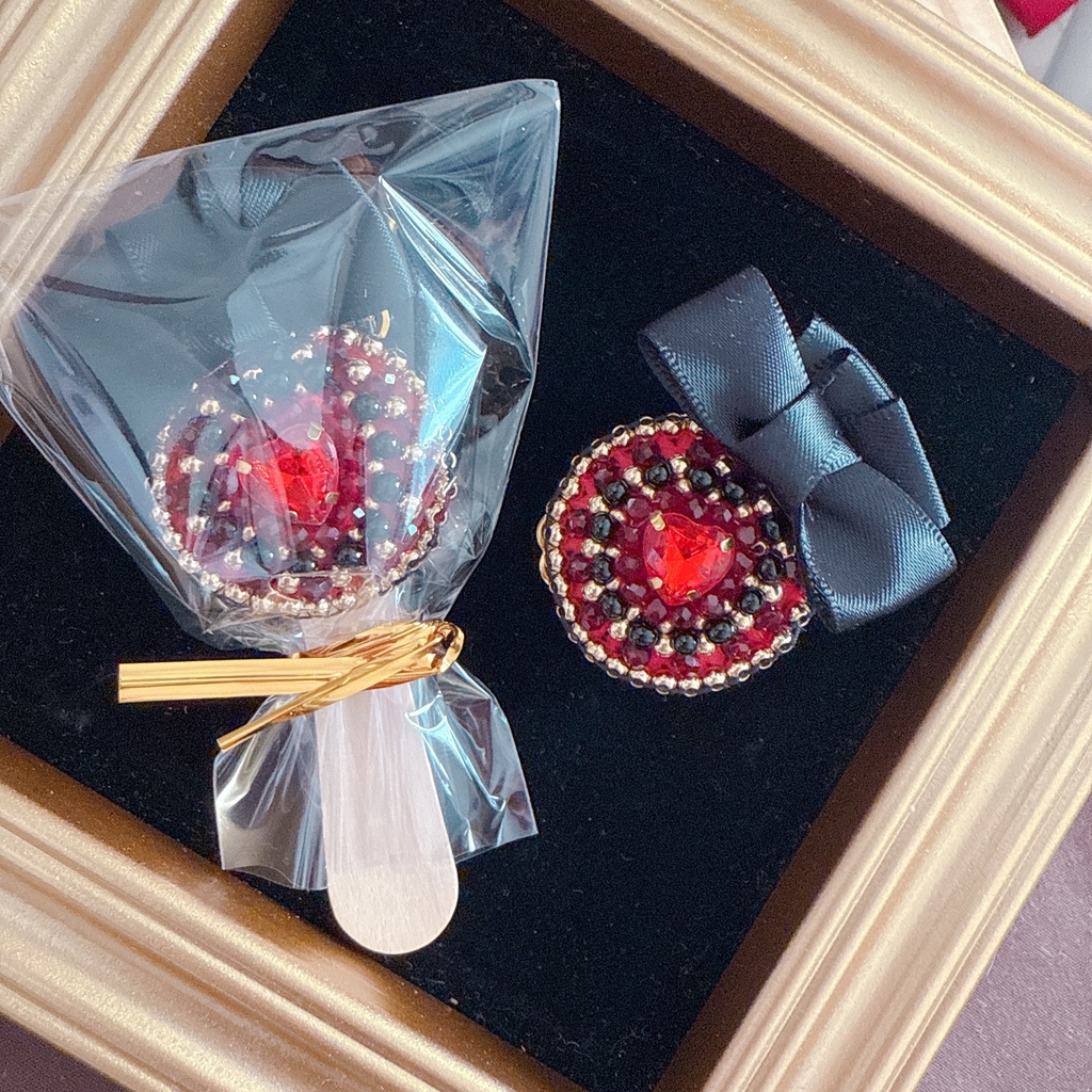 ビーズ刺繍のいちごハートクリップ
