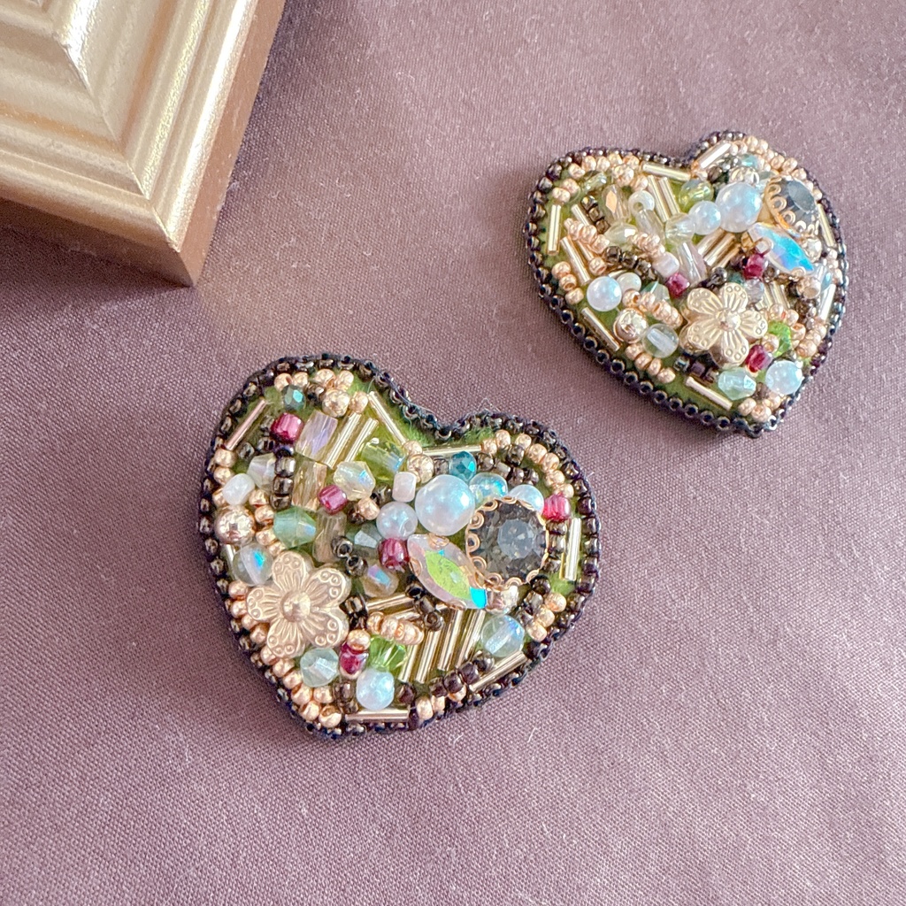 ﾉﾚｻ概念ビーズ刺繍/ブローチ･クリップ
