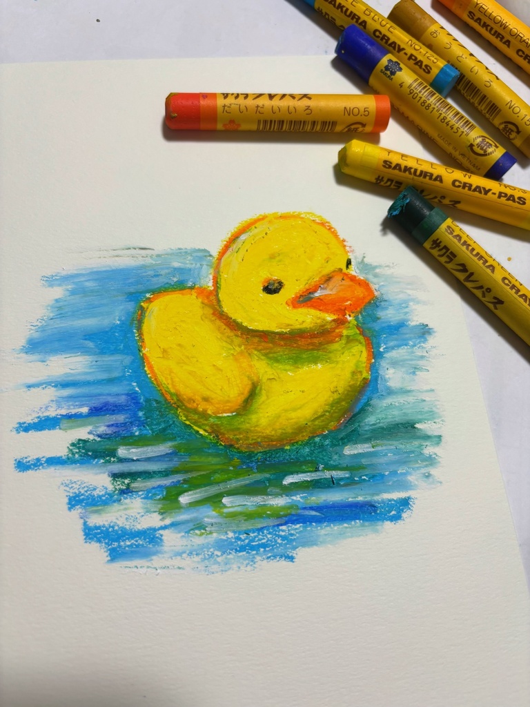 水に浮かぶおもちゃのアヒル