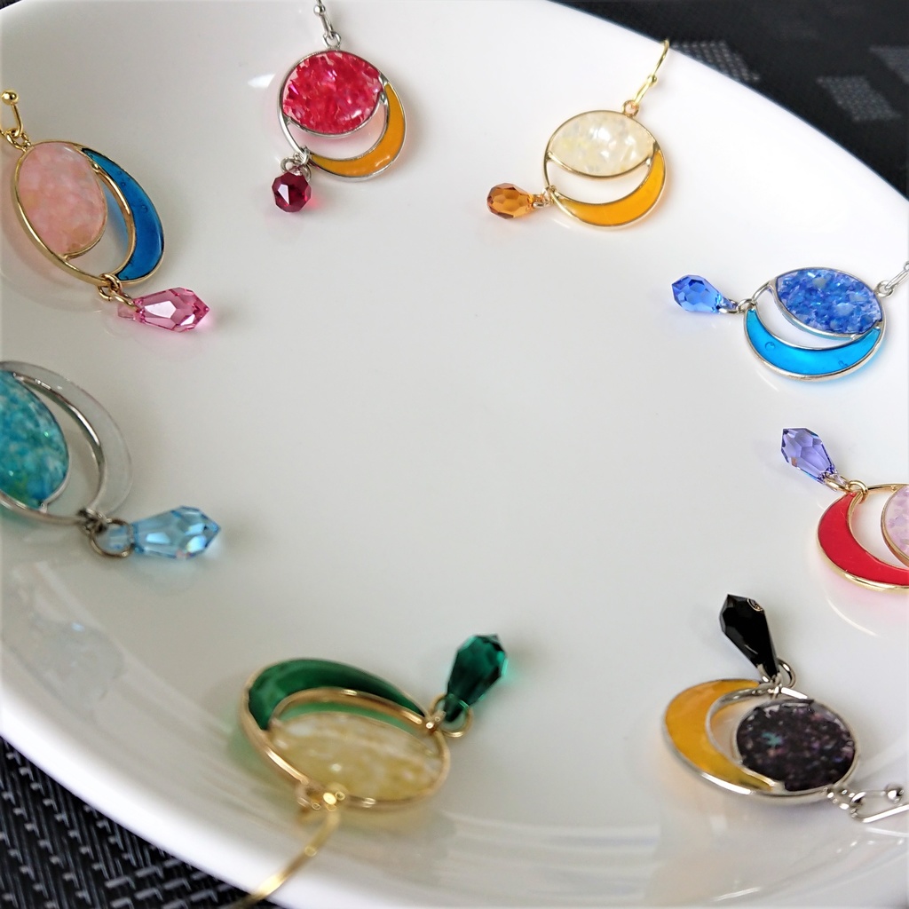 8タイプのラウンドピアス