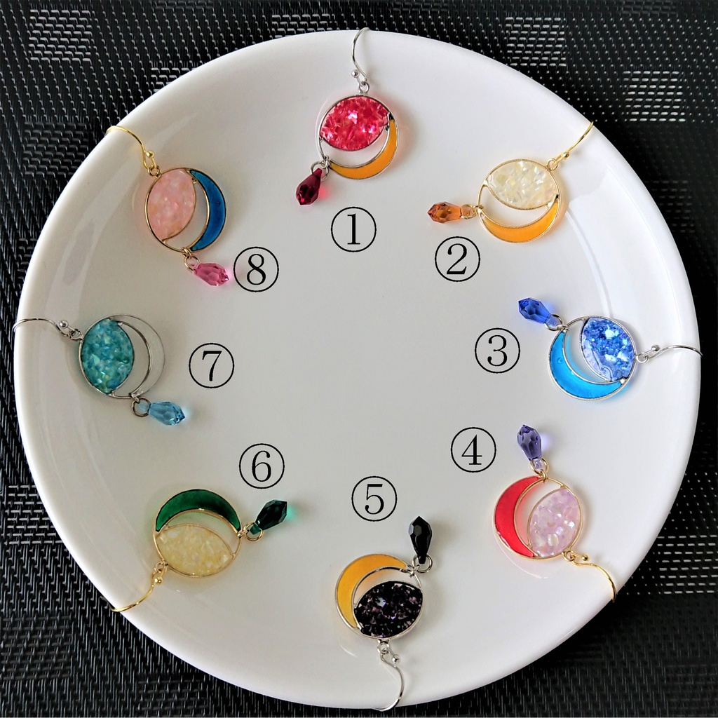 8タイプのラウンドピアス